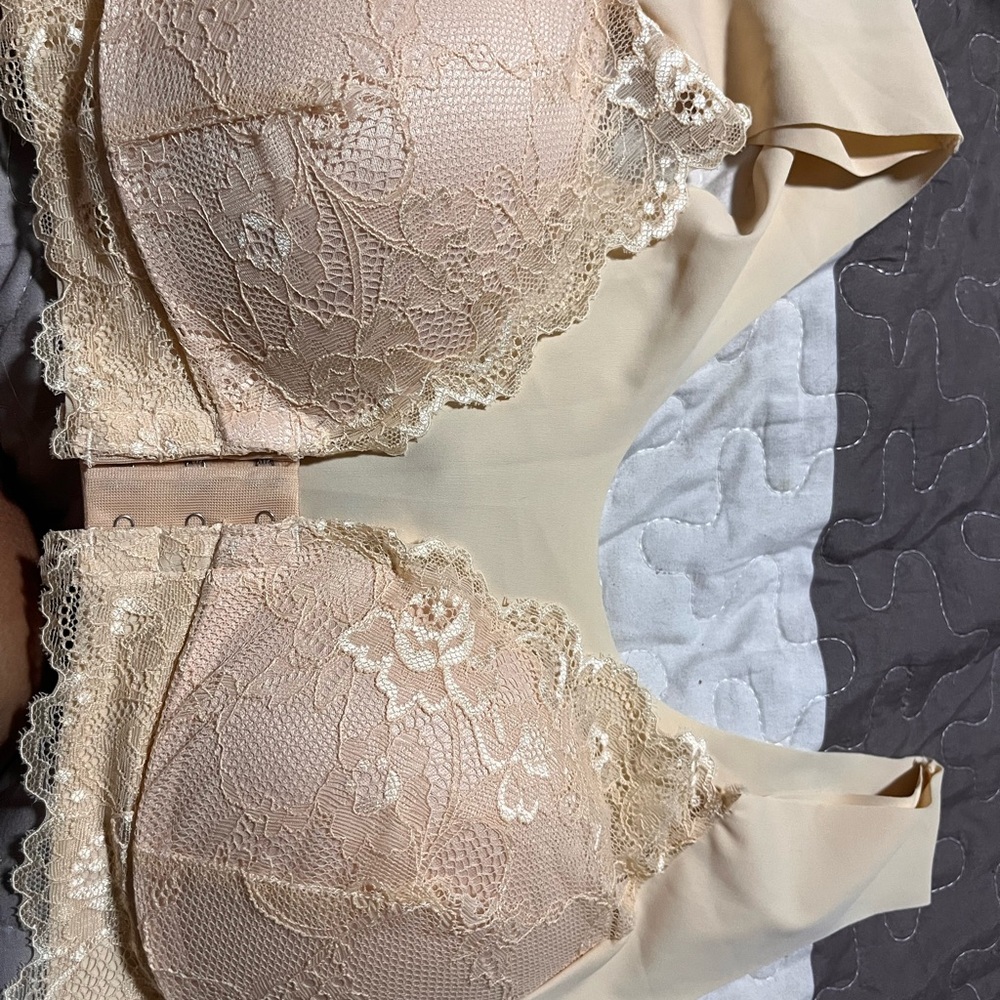 Cream Lace Bra with Underwire Support and Adjustable Straps